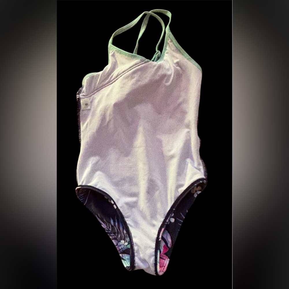 ⛱️Girl’s One Piece Swimsuit Hawaiian Ruffle Swimwear Beach Bathing Suit Sz 3T🏖️ - Picture 4 of 7